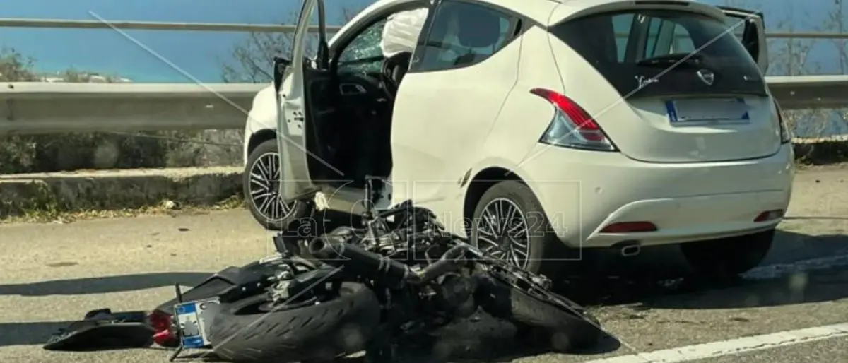Incidente a Vibo, ferito centauro nello scontro tra un’auto e una moto