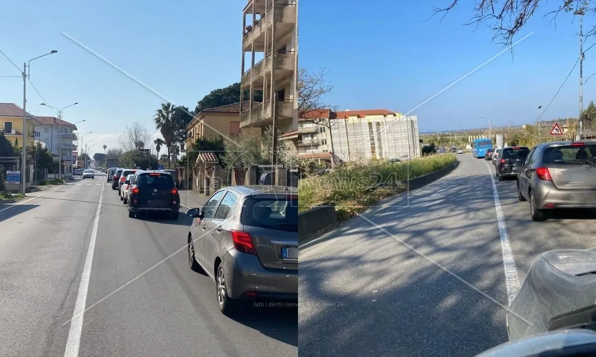 Tratto autostradale chiuso per frana, traffico in tilt nel Catanzarese e code lunghe 7 chilometri