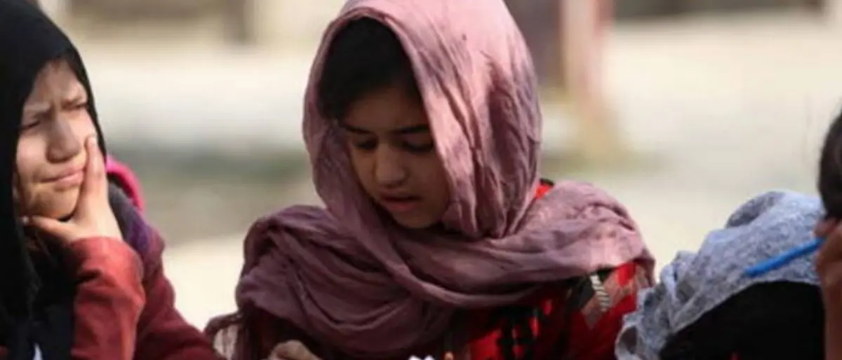 Afghanistan, i talebani chiudono le scuole secondarie femminili appena riaperte