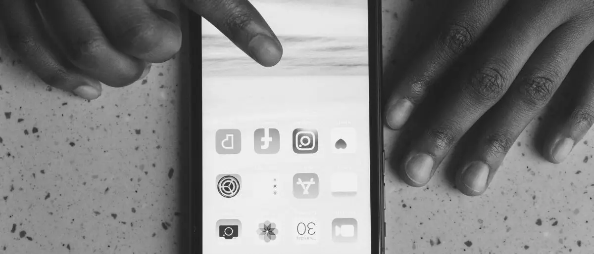 Catanzaro, ai domiciliari pubblica foto su Instagram di ex compagna e figlia: trasferito in carcere