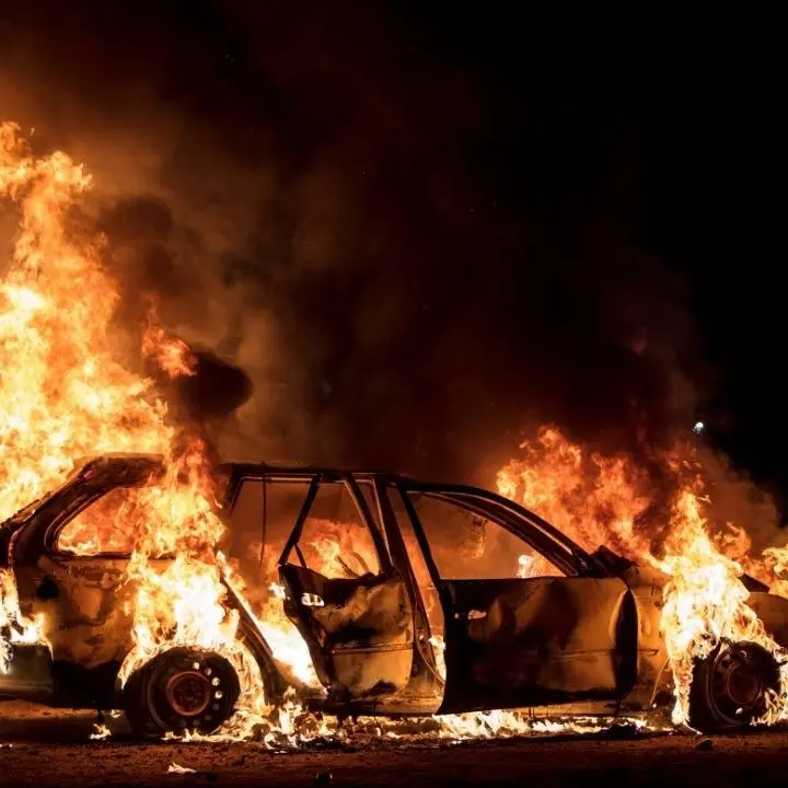 Incendio a Vibo Valentia, in fiamme l'auto della segretaria del prefetto