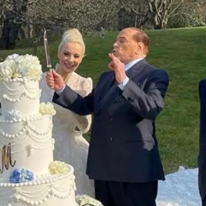 «Berlusconi di nuovo papà a 86 anni», ma da Fi smentiscono il gossip sulla gravidanza di Marta Fascina