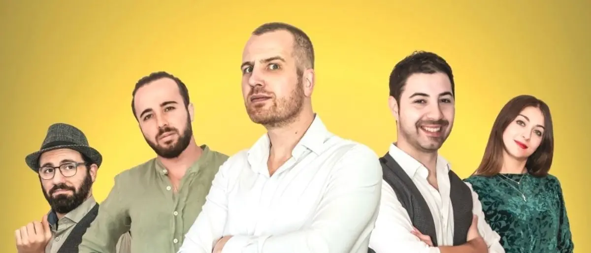 “Siamo tutti salvi”, il ritorno del poeta calabrese con la chitarra Domenico Scarcello e dei suoi VillaZuk