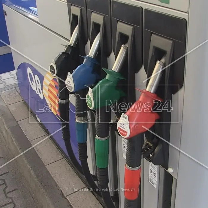 Caro carburanti, in soli 6 mesi gli italiani hanno speso 9 miliardi in più