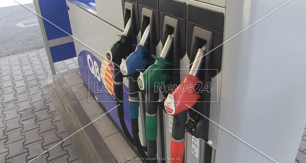 Assalto al distributore Agip di Corigliano Rossano, forzata la cassa automatica: rubati circa 10mila euro\n