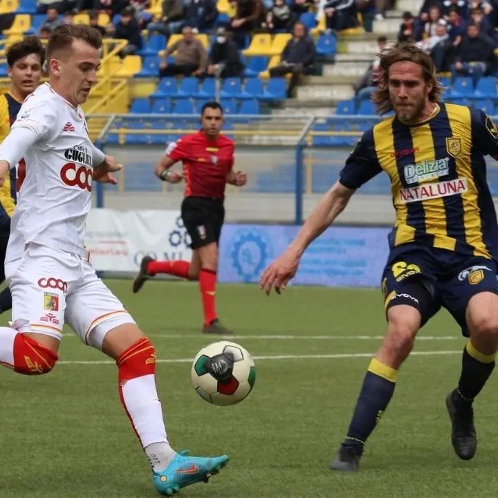 Juve Stabia-Catanzaro 1-1, pareggio amaro per la squadra calabrese rimasta in 10 per tutta la ripresa