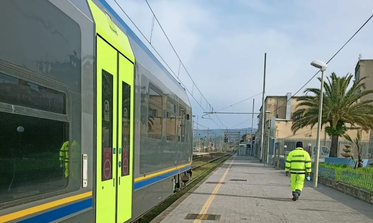 Ferrovie, traffico in tilt per guasto tra Rosarno e Gioia: «Bloccati in stazione da 90 minuti senza informazioni»