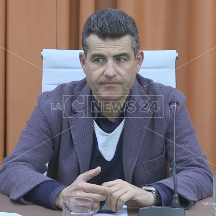 Guasto al centralino dell’ospedale di Cosenza, il presidente del Consiglio comunale Mazzuca: «Inaccettabile»