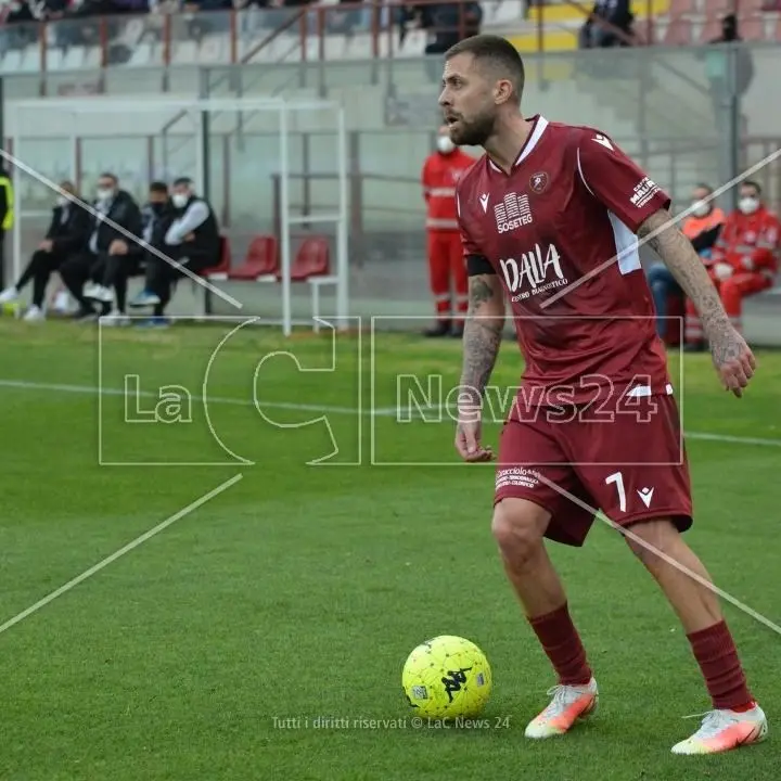 Reggina, testa alla sfida contro la Cremonese: Menez e Denis verso il recupero