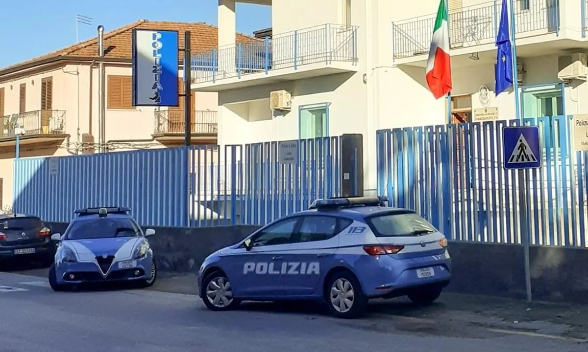 Taurianova, anziana colta da ictus ma l’ambulanza non c’è: in ospedale scortata dalla polizia