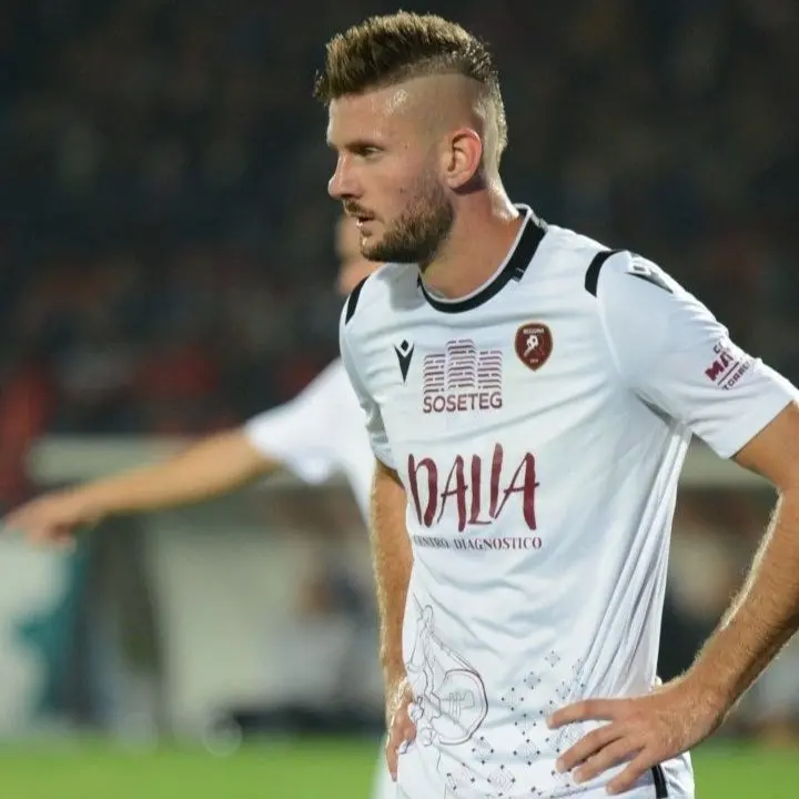 Reggina, il centrocampista Bianchi: «A gennaio non ho voluto lasciare la nave. Orgoglioso delle 100 presenze»