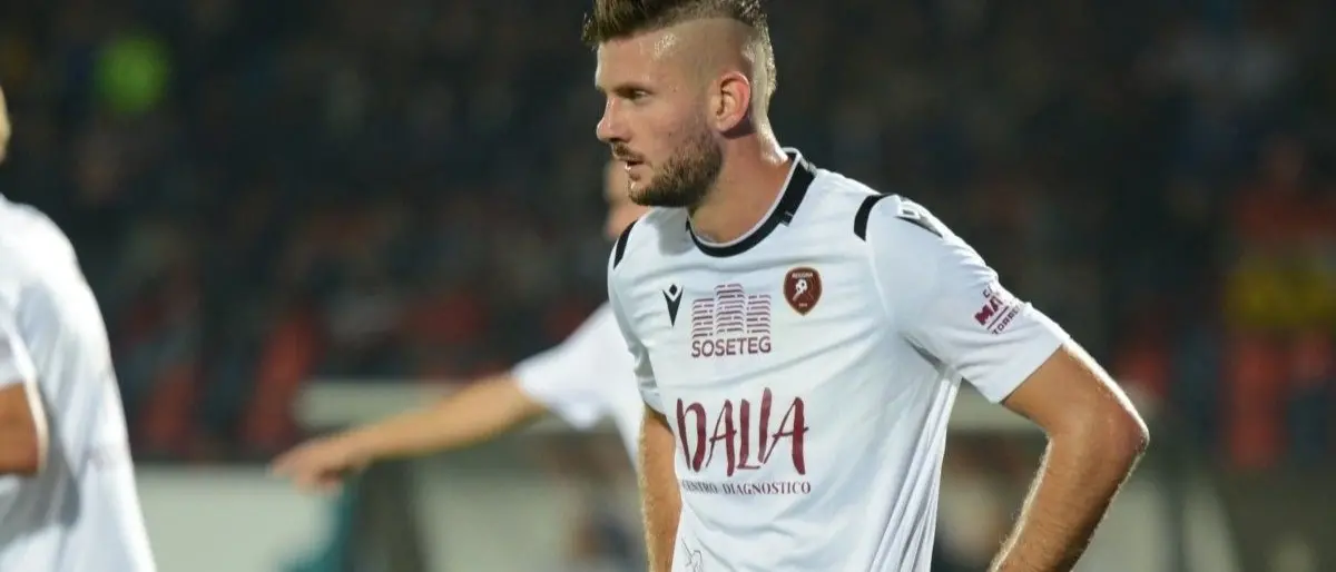 Reggina, il centrocampista Bianchi: «A gennaio non ho voluto lasciare la nave. Orgoglioso delle 100 presenze»