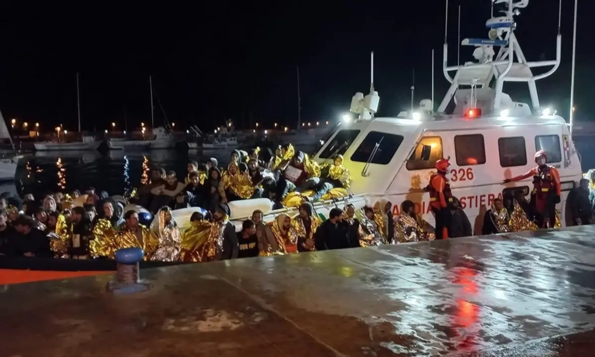 Migranti, ancora sbarchi nella Locride: 62 persone soccorse nella notte