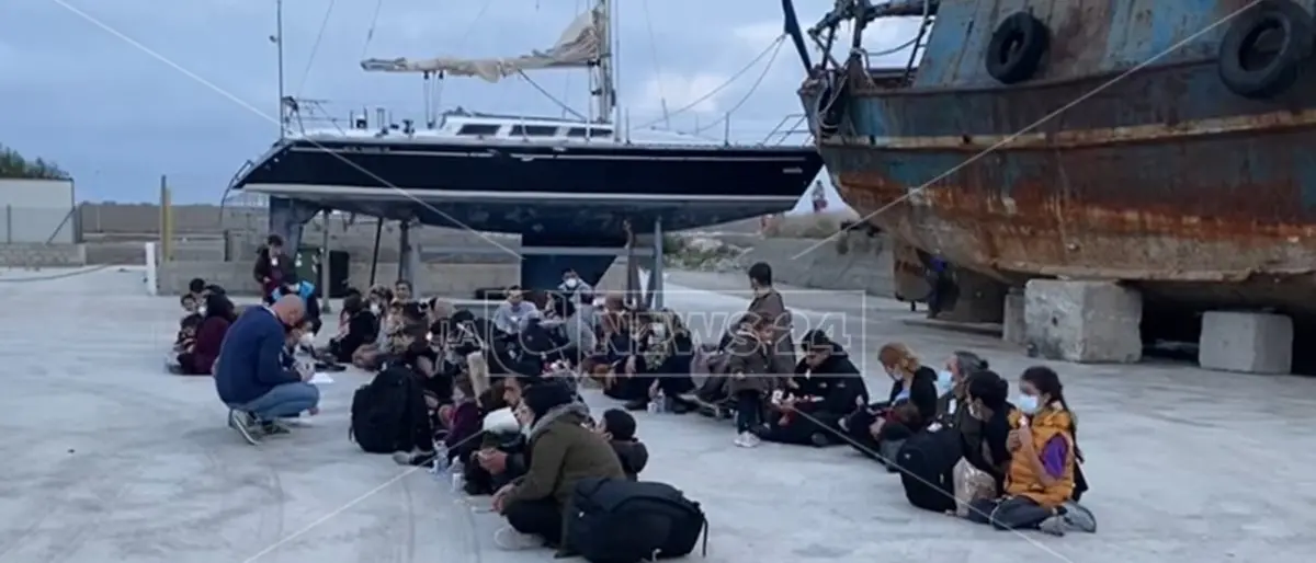 Migranti, continuano gli sbarchi nella Locride: 60 persone arrivate a Roccella
