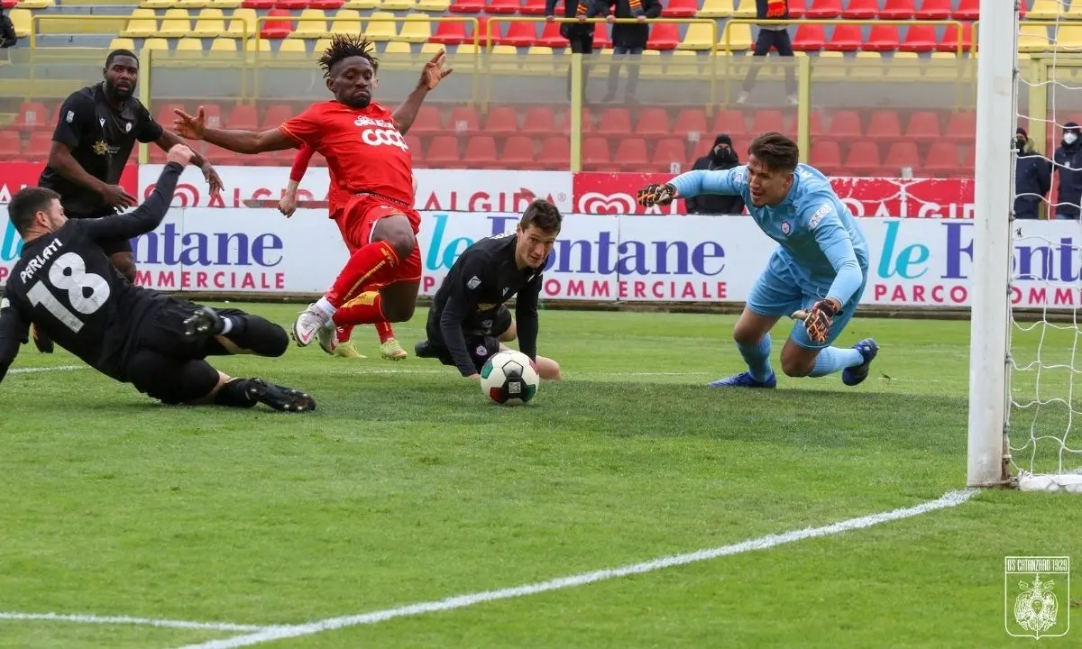 Catanzaro-Monterosi Tuscia 1-2: sconfitta che complica il cammino delle Aquile in chiave playoff