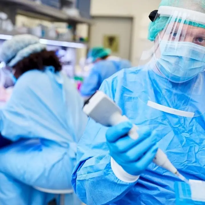 Indagini sulla nuova variante Omicron Xe, Ricciardi avverte: «Chi ha 2 dosi da considerarsi non vaccinato»