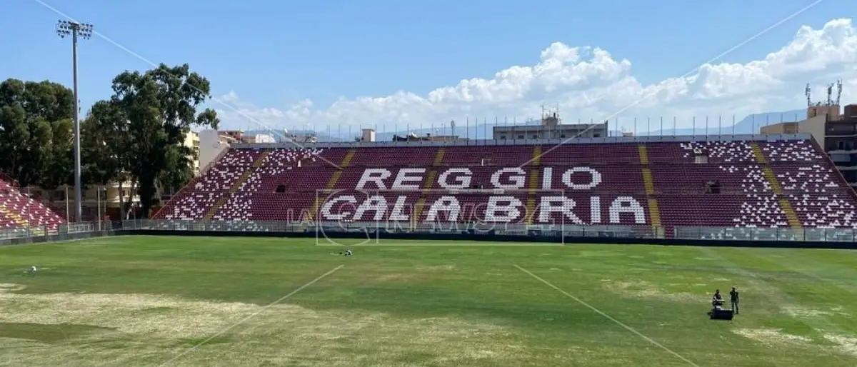 Reggina deferita dalla Figc, gli amaranto rischiano 6 punti di penalizzazione: ecco il motivo