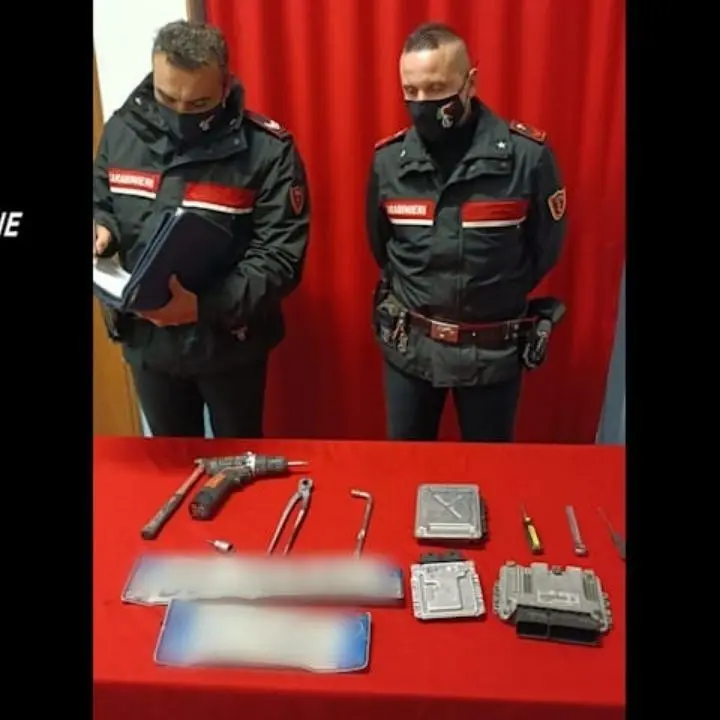 Crotone, i carabinieri sgominano una banda ladri d'auto: 3 arresti e 8 veicoli recuperati