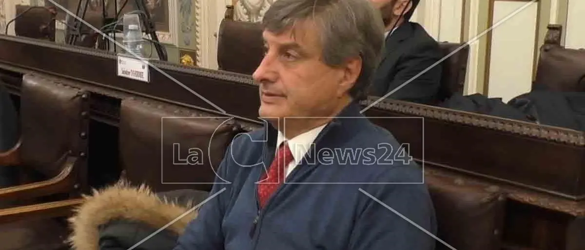 Provincia di Cosenza, in aula Frammartino solleva il caso della nomina di Ambrogio: il Pd tace