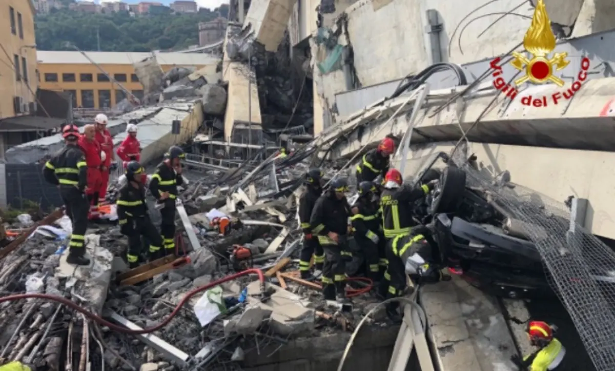 Crollo ponte Morandi, 59 rinviati a giudizio: accolto il patteggiamento da 30 mln di Aspi e Spea