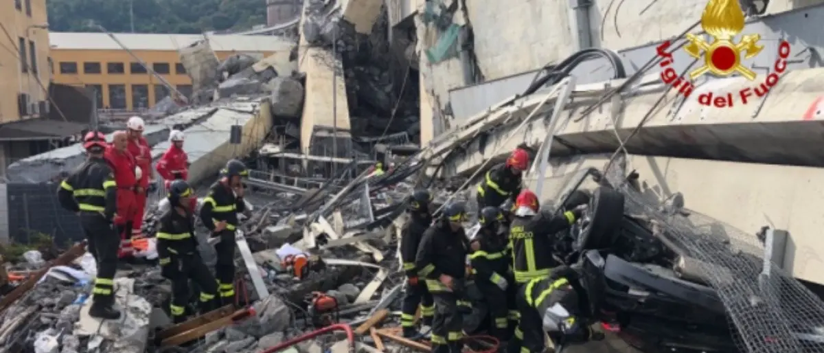 Crollo ponte Morandi, 59 rinviati a giudizio: accolto il patteggiamento da 30 mln di Aspi e Spea