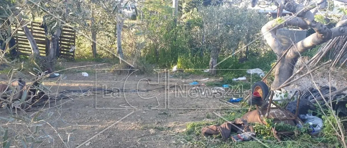 Incastrato con la gamba tra le lame di una motozappa, 62enne ferito gravemente nel Cosentino