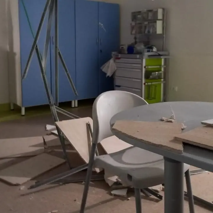 Ospedale di Catanzaro, al pronto soccorso crolla parte del controsoffitto: nessun ferito