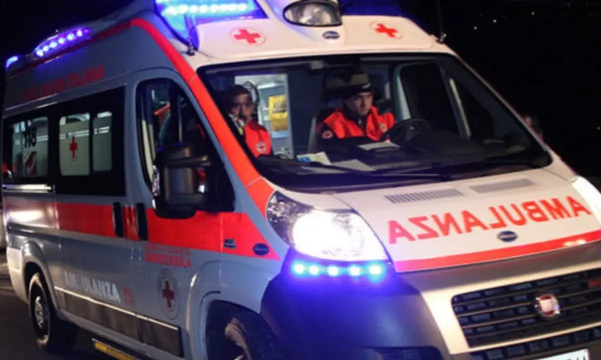 Otto ore in ambulanza rimbalzato tra 4 ospedali: l’odissea di un 68enne da Cetraro a Castrovillari