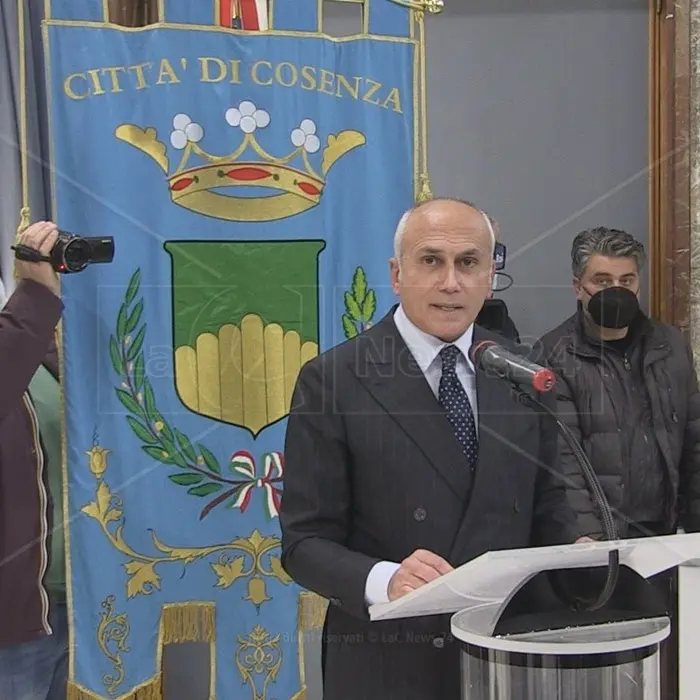 Cosenza, scuole chiuse 4 giorni per Fiera di San Giuseppe: l’ordinanza del sindaco Caruso