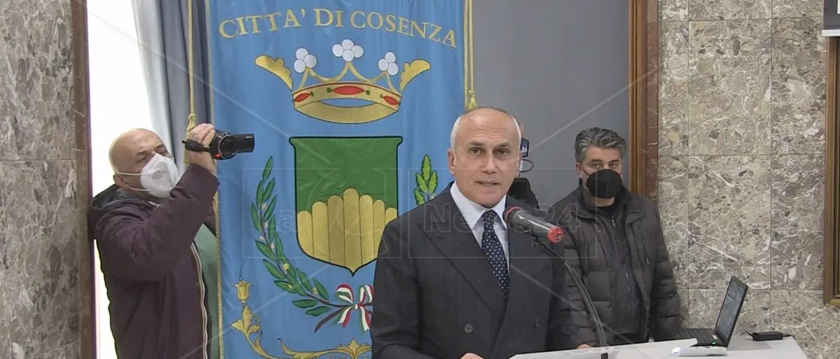 Cosenza, scuole chiuse 4 giorni per Fiera di San Giuseppe: l’ordinanza del sindaco Caruso