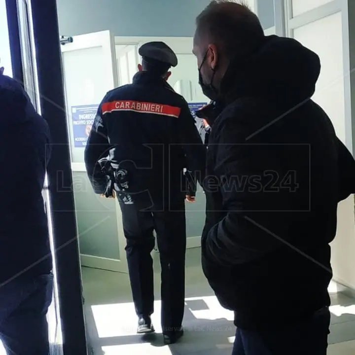 Nuova aggressione all’ospedale di Vibo, paziente muore e i familiari si scagliano contro tre sanitari