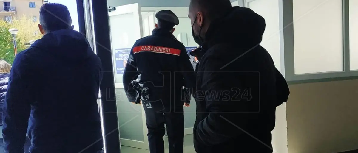 Nuova aggressione all’ospedale di Vibo, paziente muore e i familiari si scagliano contro tre sanitari