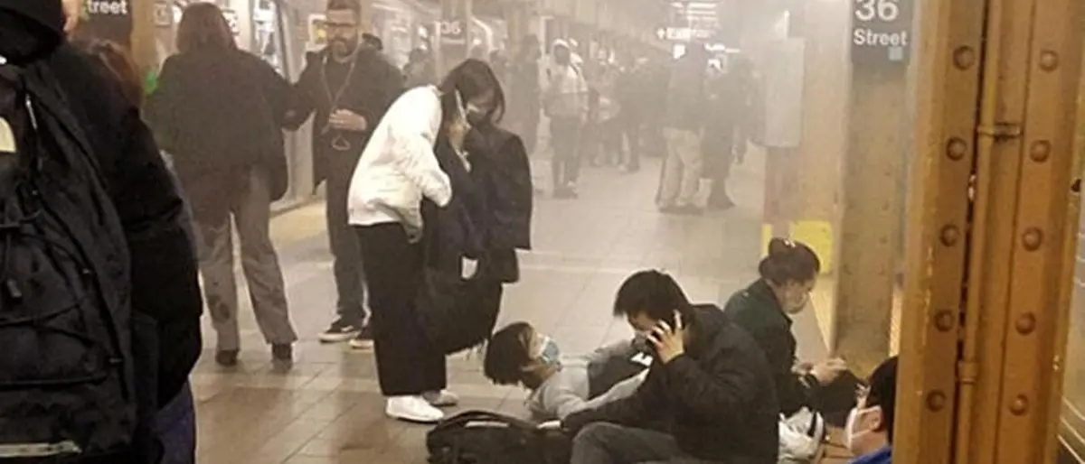 New York ripiomba nel terrore: sparatoria nella metropolitana, panico e tanti feriti - LIVE
