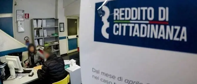 Percepivano il reddito di cittadinanza ma erano in Italia da meno di dieci anni: 102 denunce a Crotone