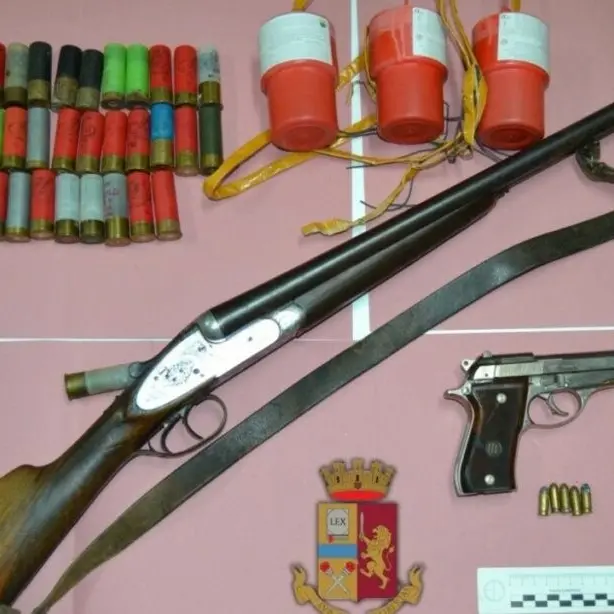 In casa armi illegali e fuochi d’artificio classificati ad alto rischio: arresto 32enne nel Cosentino