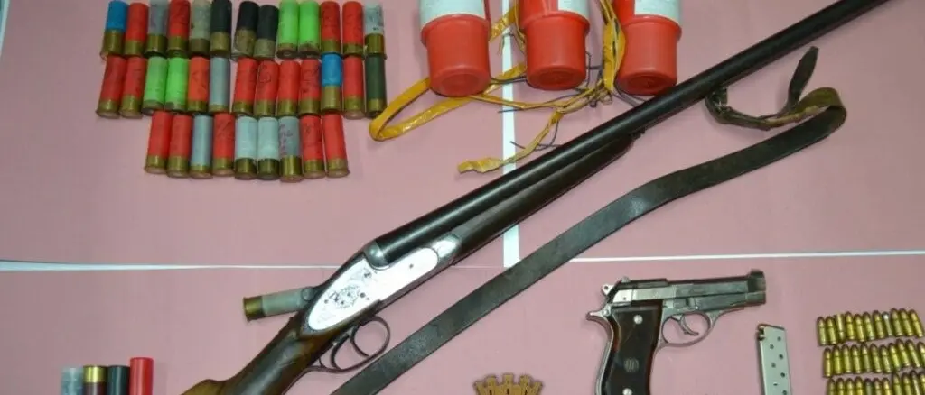 In casa armi illegali e fuochi d’artificio classificati ad alto rischio: arresto 32enne nel Cosentino