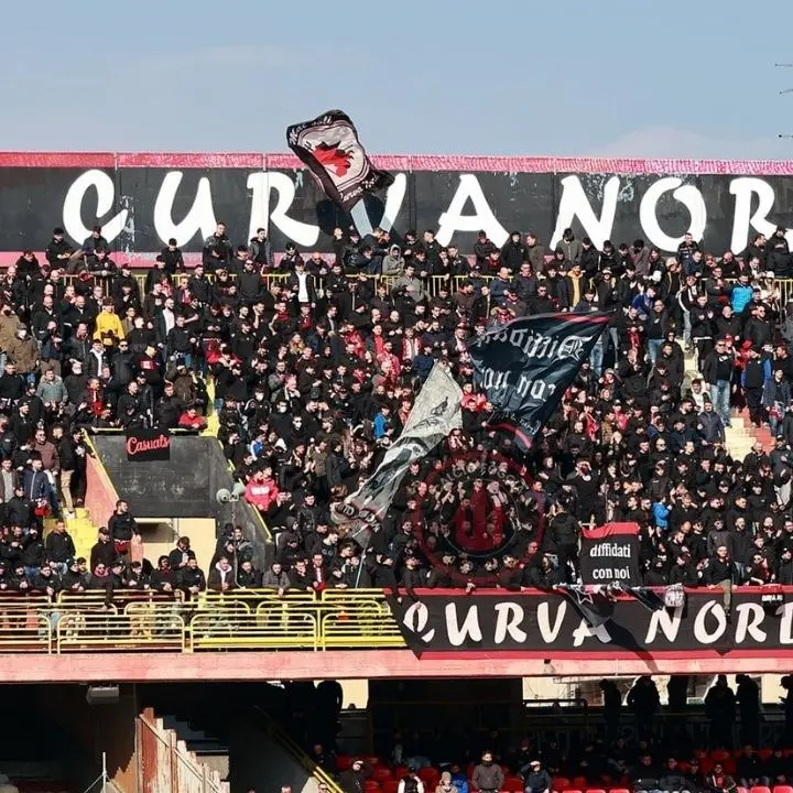 Foggia, vietata la trasferta ai tifosi della squadra pugliese dopo l’aggressione al giocatore del Catanzaro Iemmello