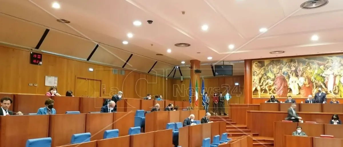 Multiutility acqua e rifiuti, l’opposizione perde pezzi e esce con le ossa rotte dal confronto in aula