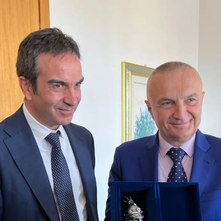 Occhiuto incontra il presidente Meta: «L’Albania può fornirci medici e infermieri»
