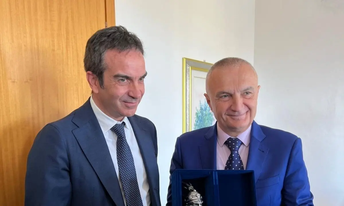 Occhiuto incontra il presidente Meta: «L’Albania può fornirci medici e infermieri»