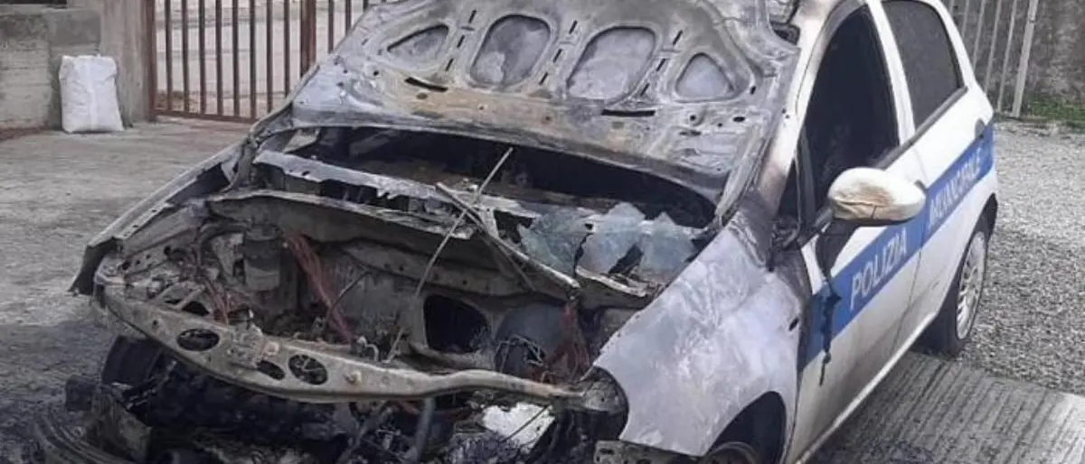 Incendiata auto della municipale a San Giorgio Morgeto, dalla Regione un mezzo sostitutivo