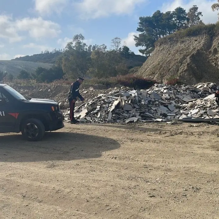 Rifiuti edili smaltiti senza autorizzazione nel Catanzarese: denunciate 5 persone