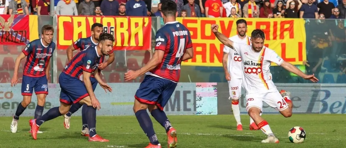 Vibonese-Catanzaro 0-3, i gol di Sounas e Bombagi mandano le aquile alla fase nazionale dei playoff