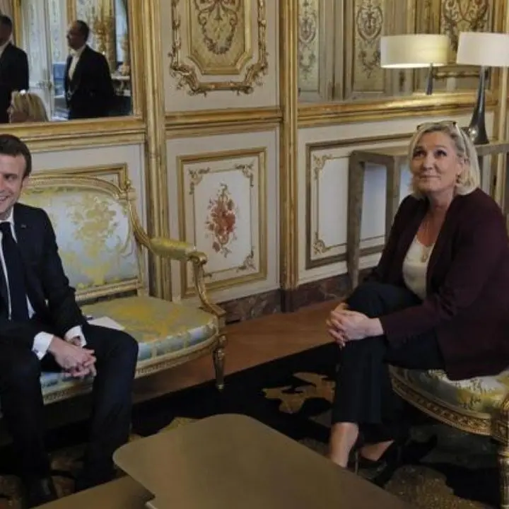 Macron rieletto presidente in Francia secondo gli exit poll. Astensione record al 28,8%