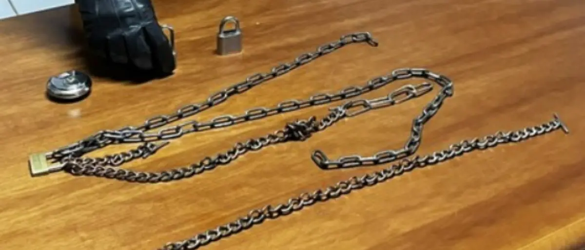 Tiene rinchiusa in casa la figlia ventenne con caviglie e mani legate, arrestata