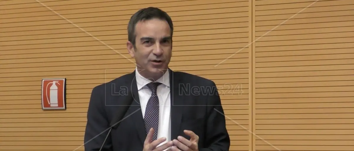 Occhiuto presenta il suo piano al Governo e butta la croce su Asp e ospedali: «Non sanno spendere»