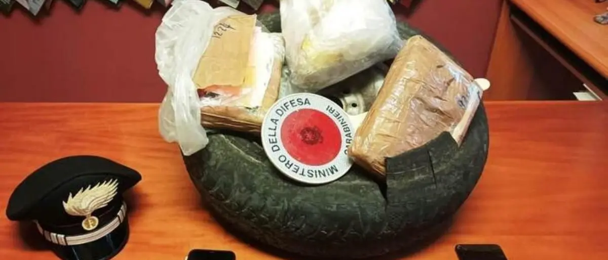 Beccate con oltre 3 chili di droga in auto, arrestate in Sicilia tre donne calabresi