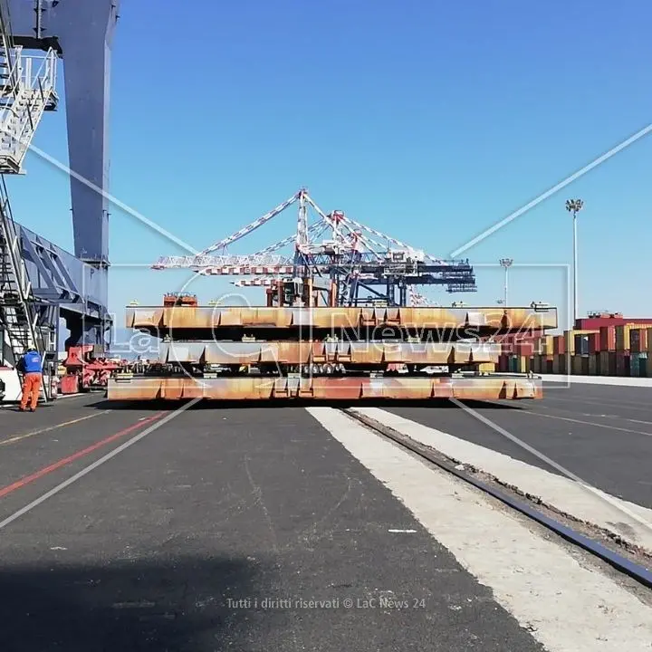 Si spezza il cavo di ormeggio di una nave, tragedia sfiorata al porto di Gioia Tauro