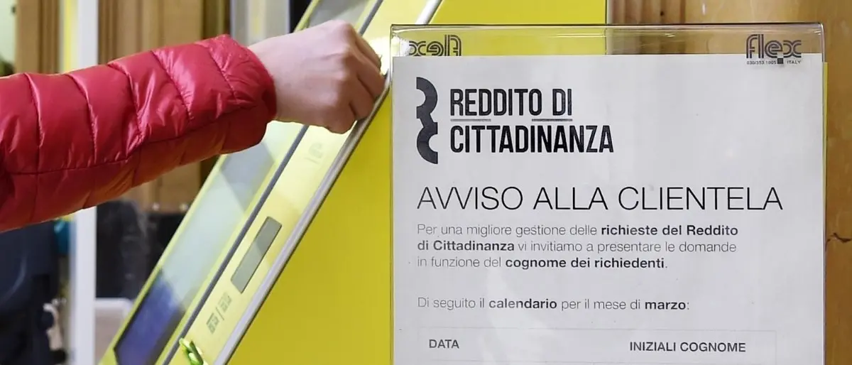 Reddito cittadinanza, scoperta truffa da 3 milioni: tra i 389 indagati anche persone con precedenti per mafia