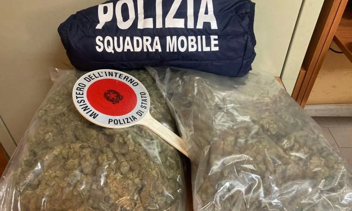 Crotone, arrestati due uomini beccati con cocaina e marijuana